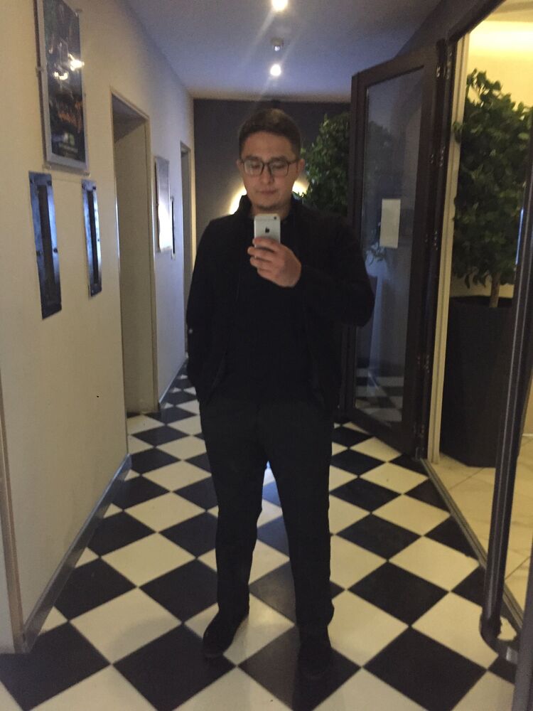  30682263  Dauren, 28 ,    