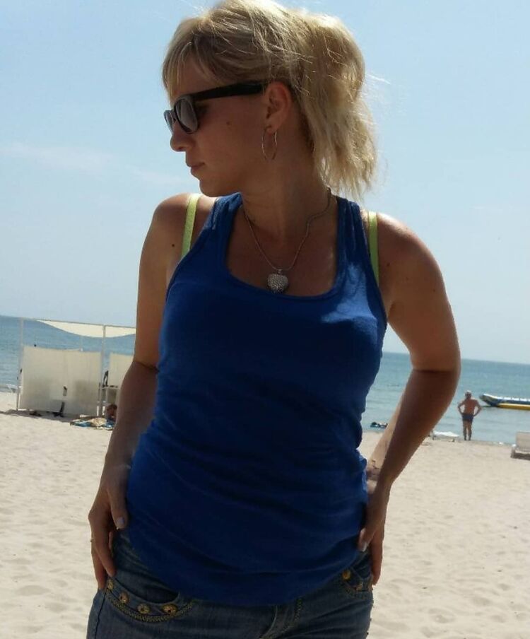  27413543  Meriann, 40 ,    Istres