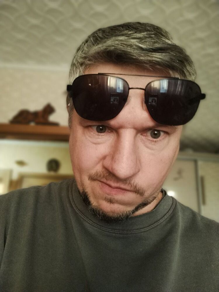  53300393  Patrik, 43 ,    