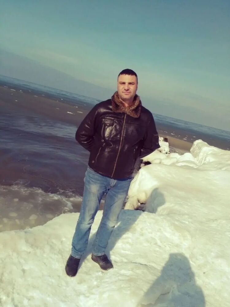 40527883  , 45 ,    