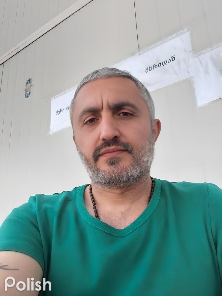  44225513  Temur, 41 ,    