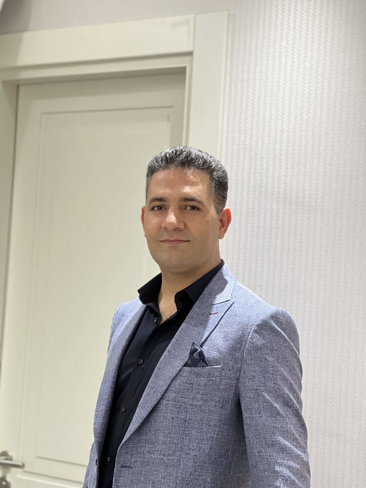  39613103  Emir, 38 ,    