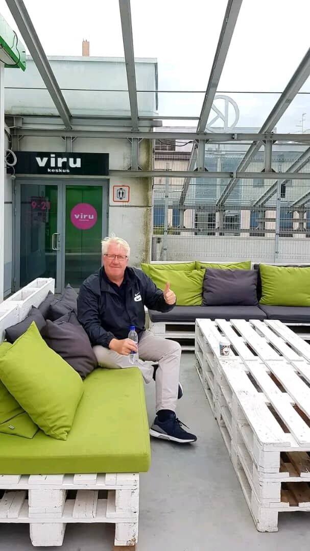  ,   Bens Douchz, 63 ,   ,   , c 
