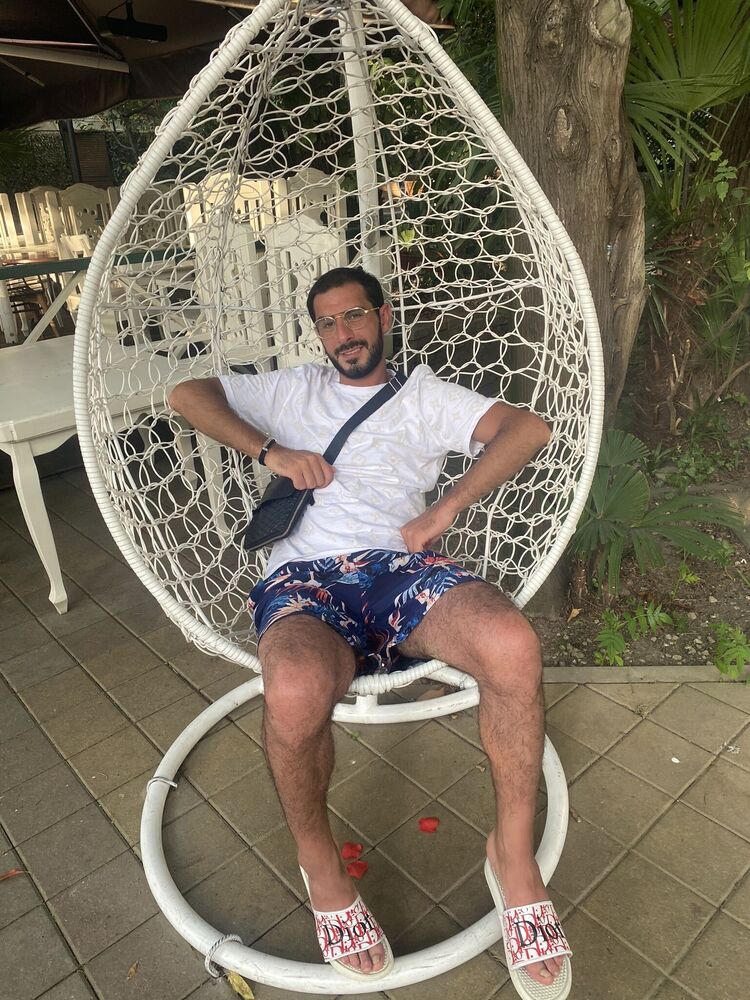  ,   Artur, 32 ,   c 