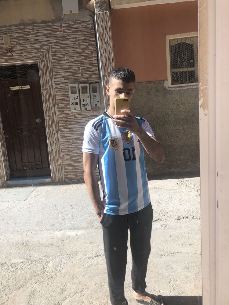  44447753  Yassin, 19 ,    