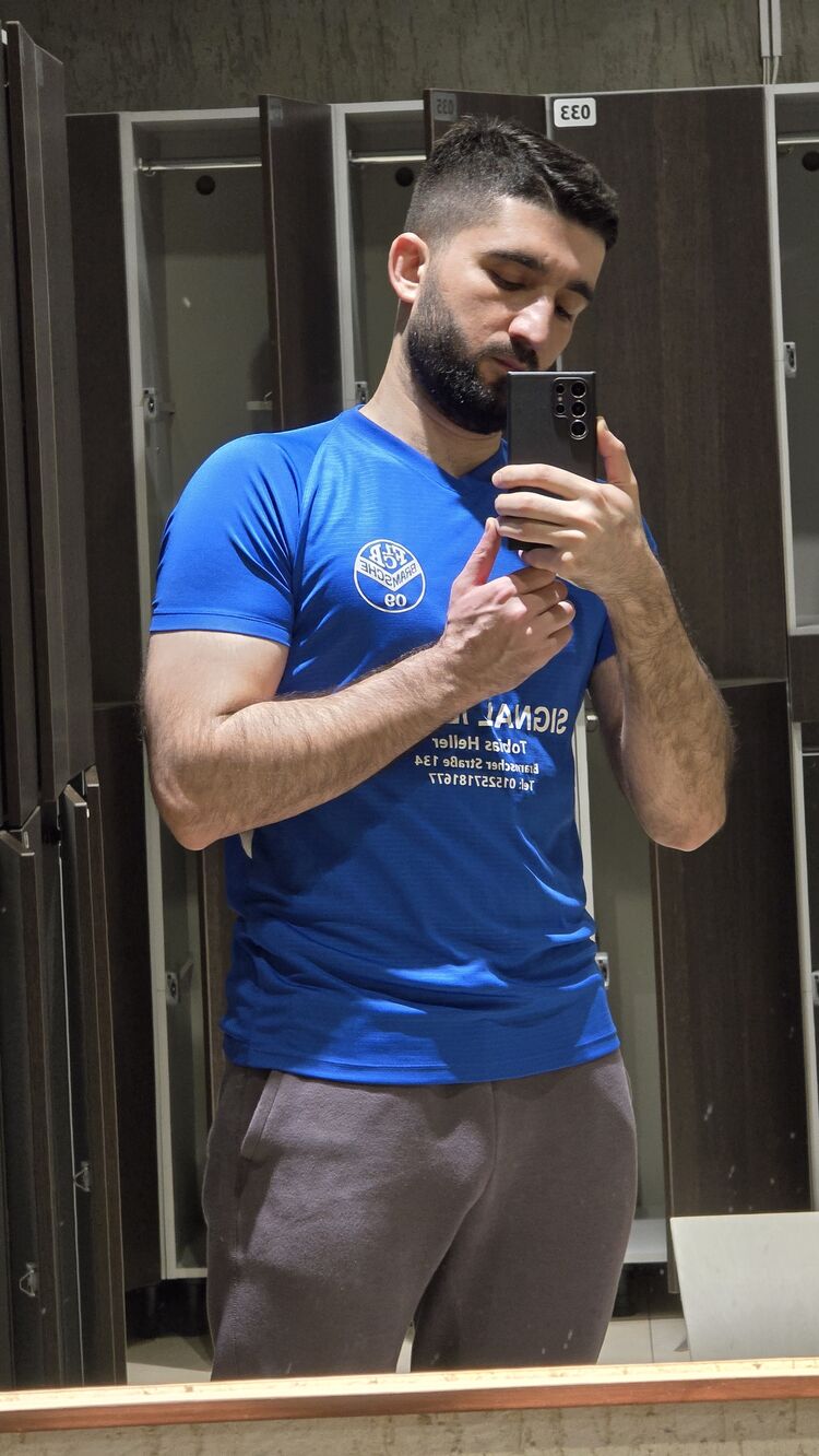  54429703  Emir, 28 ,    