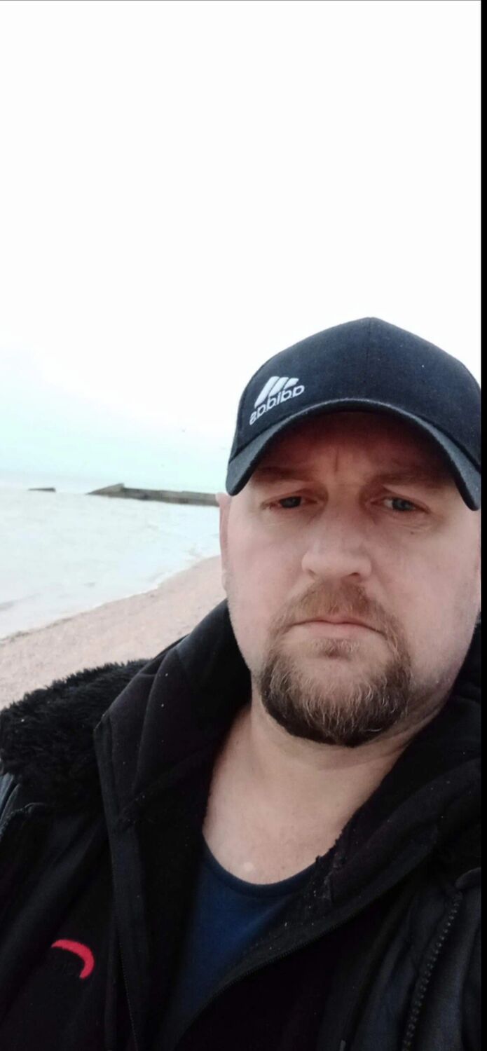  ,   Artur, 40 ,   ,   , c , 