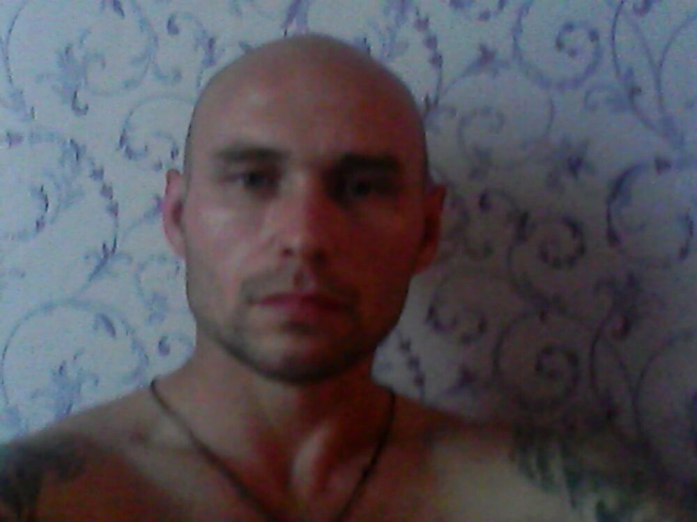  4689373  Sergei, 42 ,    