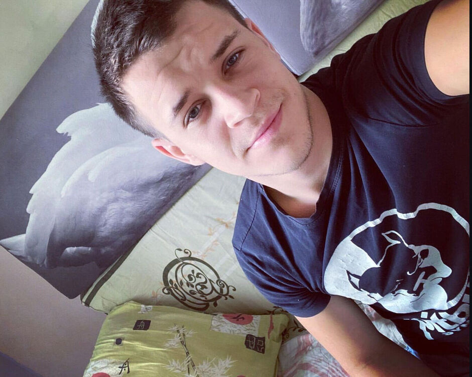  46930663  , 28 ,    