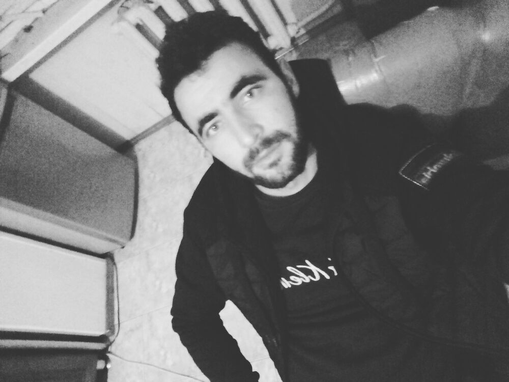  18759073  Tural, 28 ,    