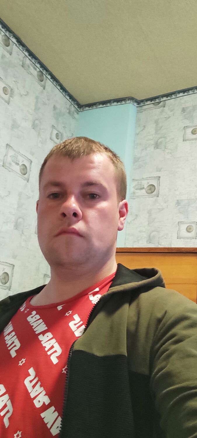  22832183  Yuriy, 33 ,    