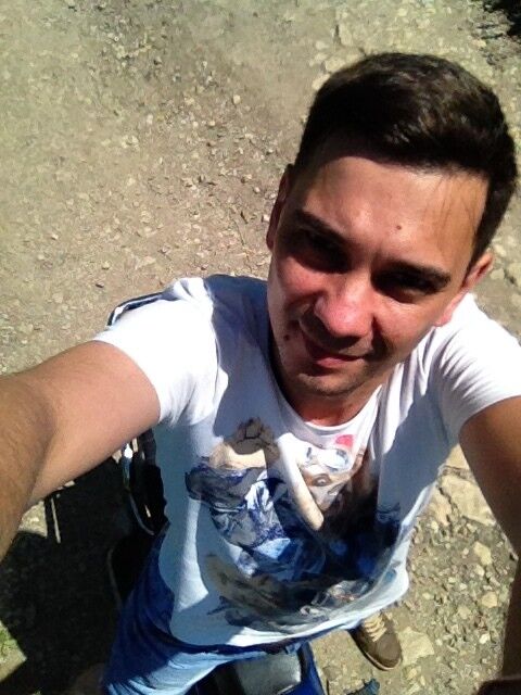  10135413  Anton, 44 ,    