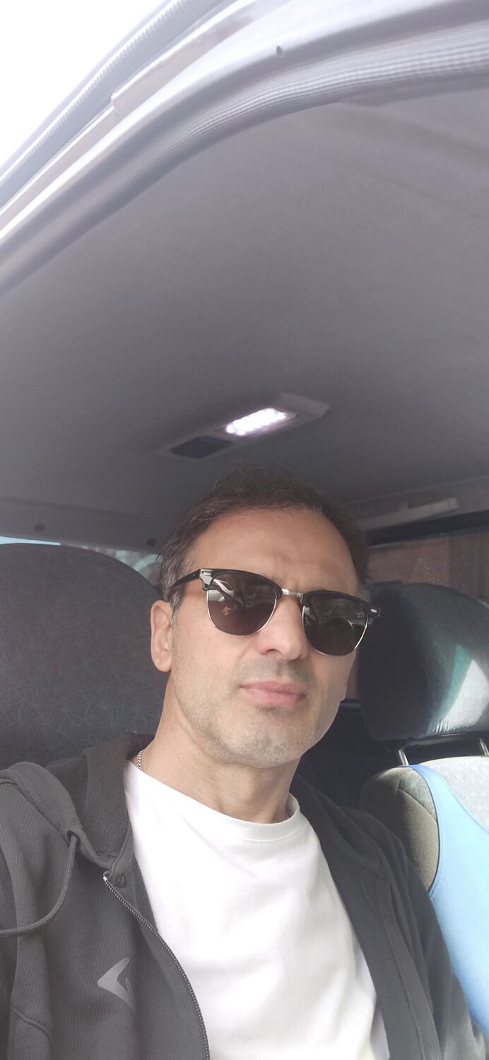  51851693  Ovik, 49 ,    
