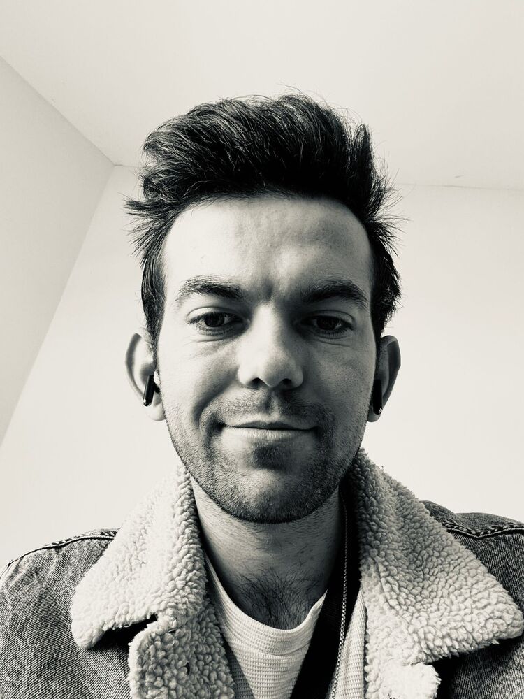  Oog in Al,   Celil, 27 ,   ,   