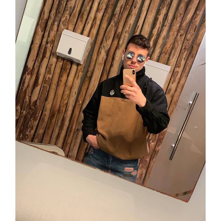  45949483  , 32 ,    