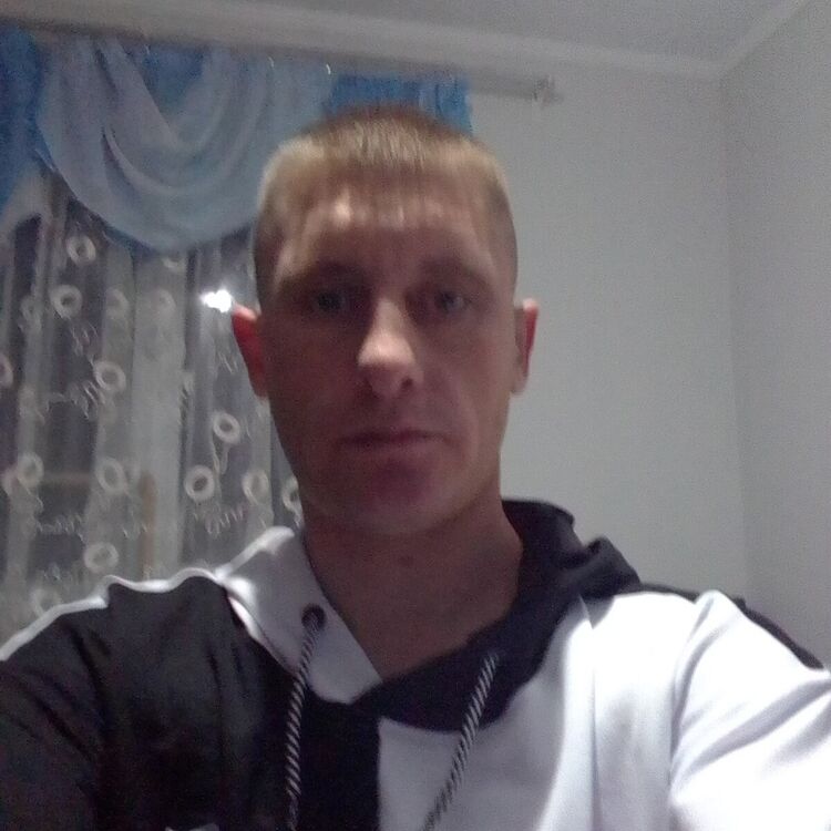  21920353  Andrii, 41 ,    