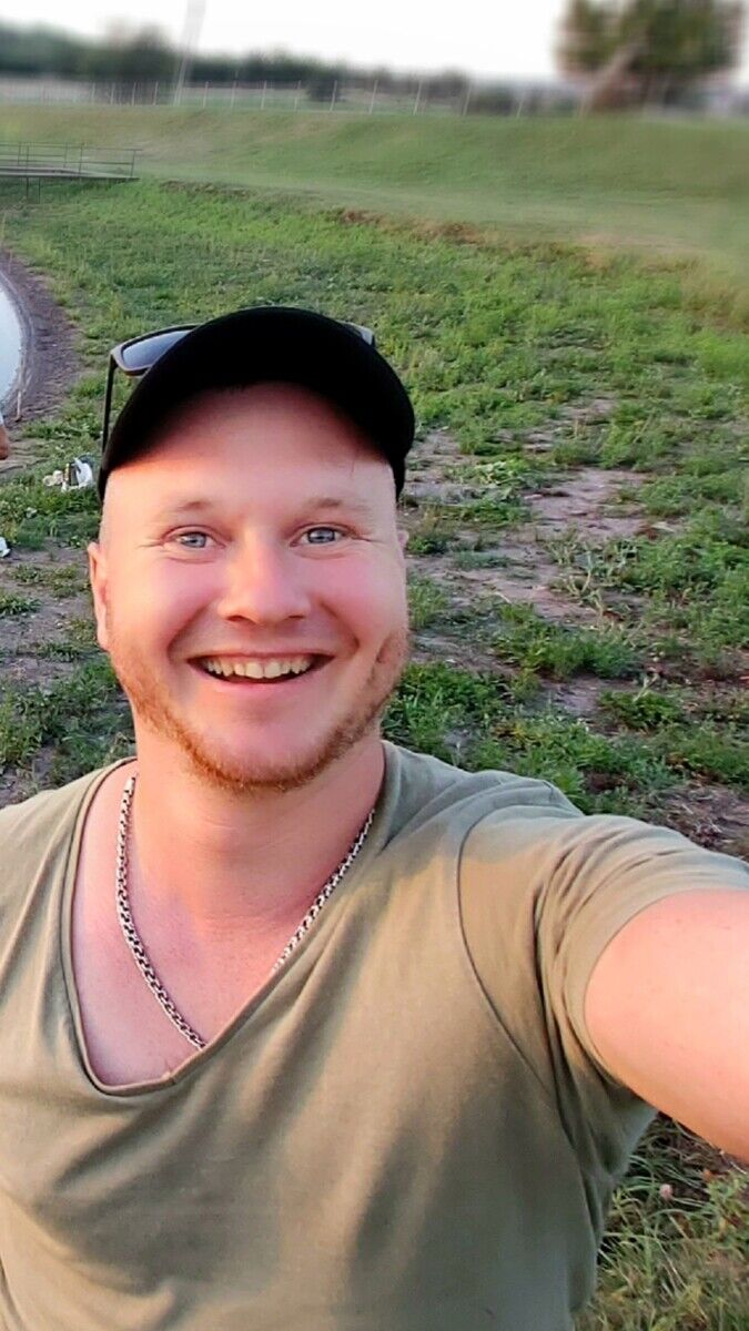  20611563  Andrei, 37 ,    