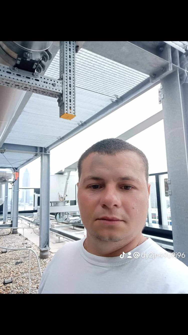  ,   Liuis, 35 ,   ,   , c 