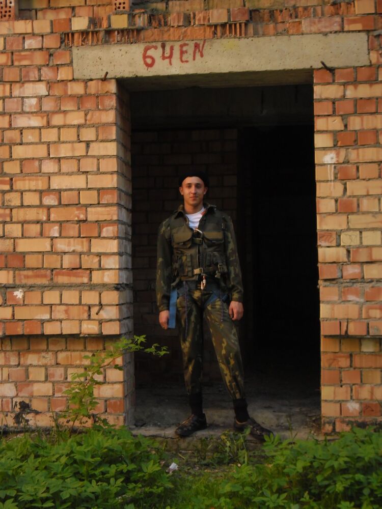  ,   Dmitrii, 32 ,   , 