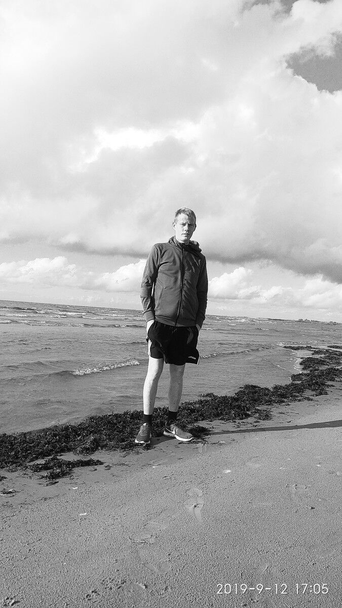  ,   Guntars, 32 ,   
