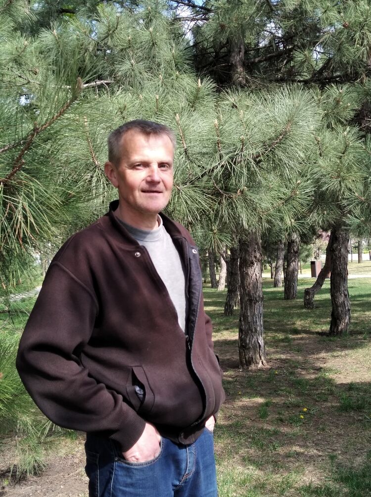 42910063  Alexandr, 52 ,    