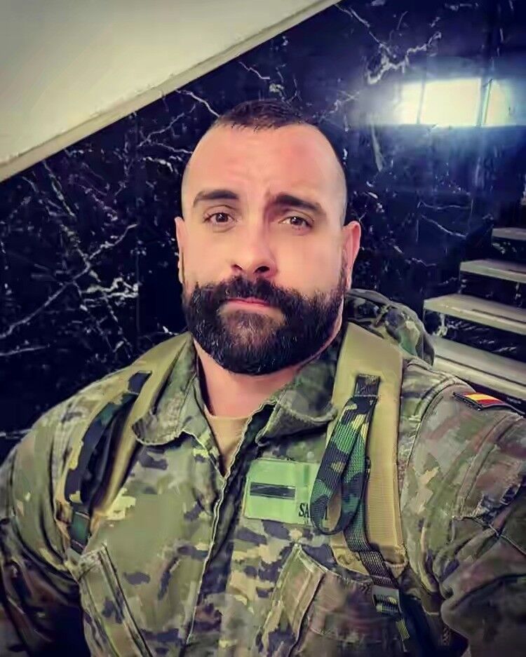  18223403  Harrymoore, 57 ,    