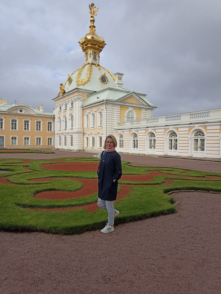  ,   Elena, 42 ,   ,   