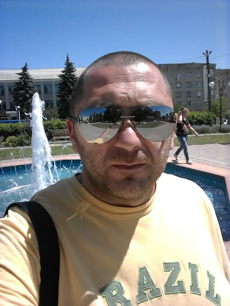  12441403  Artur, 41 ,    