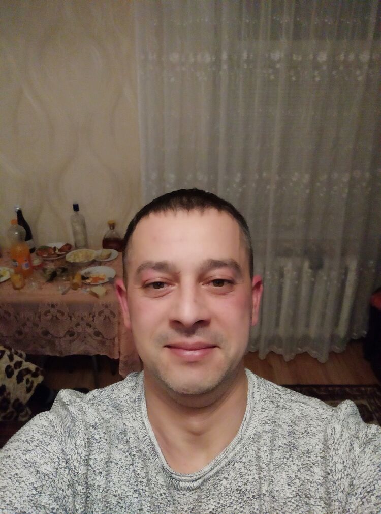 23021923  Igor, 43 ,    
