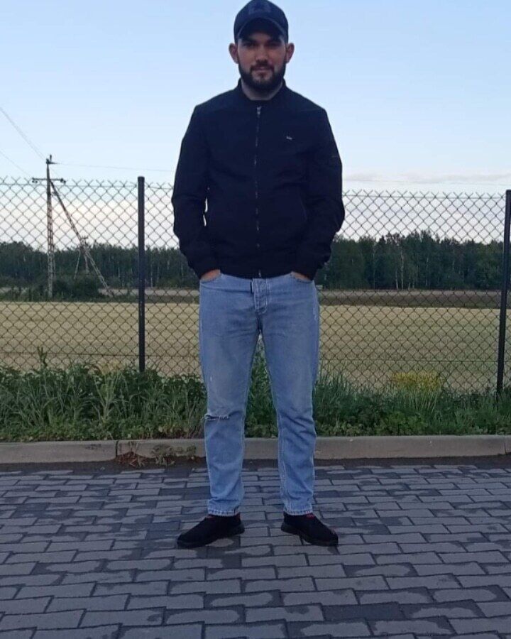  31509503  Robert, 32 ,    