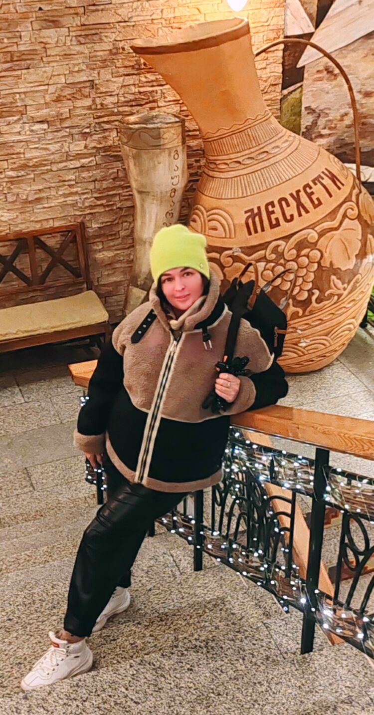  54671573  Mila, 45 ,    