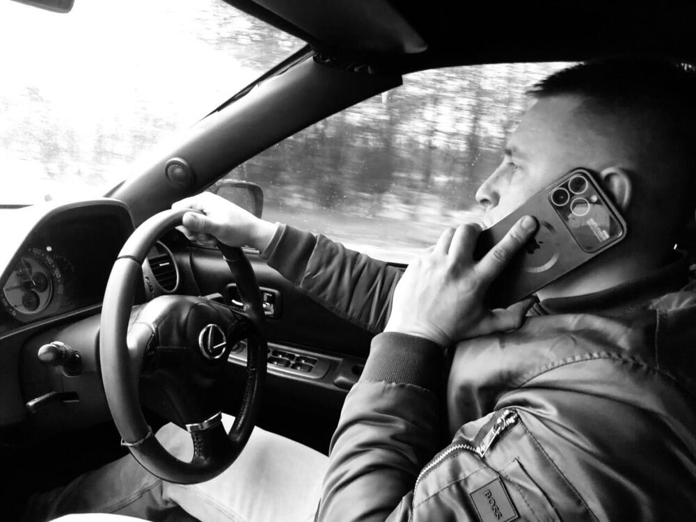  42911223  Denis, 27 ,    