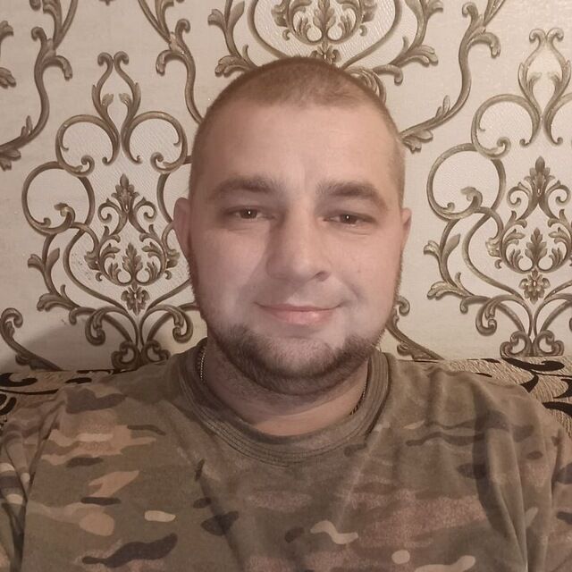  40209443  Ruslan, 39 ,    