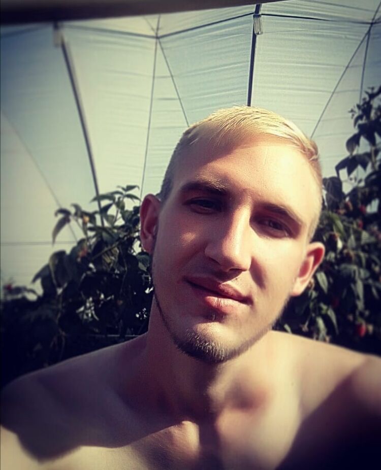  24247563  Andrii, 24 ,    