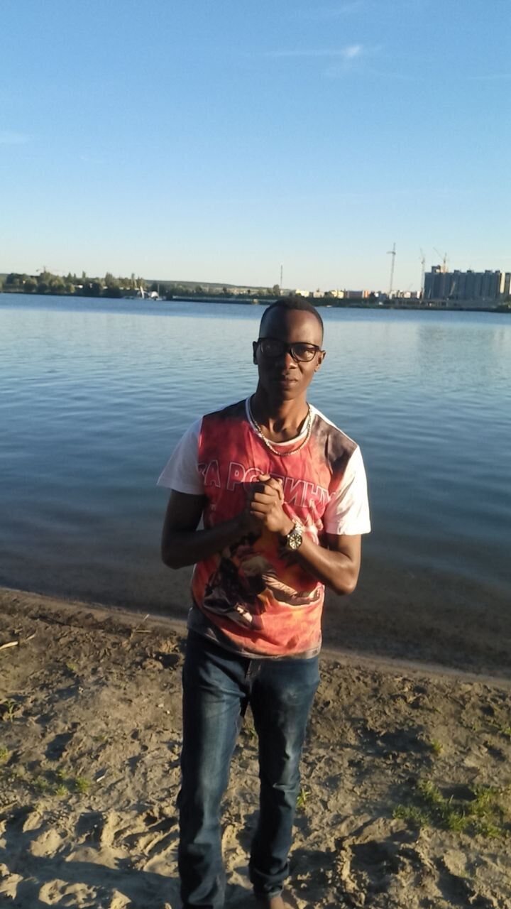  45793323  Cyprien, 26 ,    