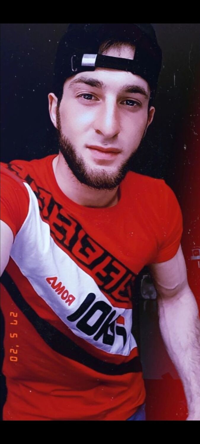  --,   Mukhammad, 32 ,   ,   , c , 