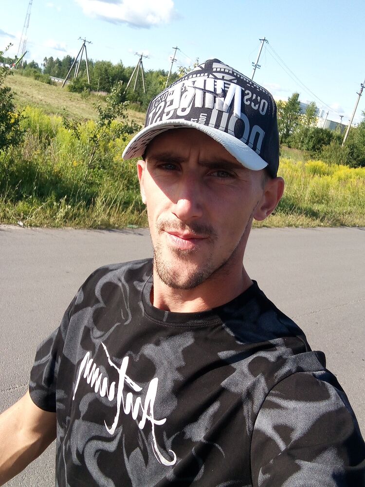  45382713  Vlad, 27 ,    
