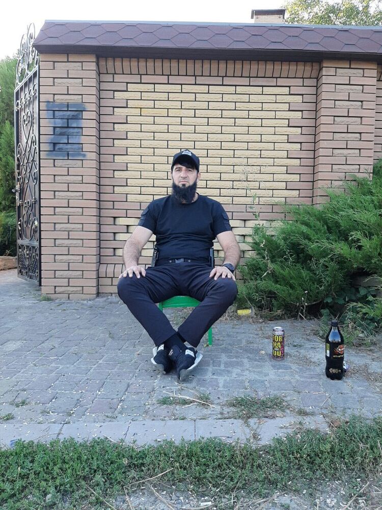  42376863  , 37 ,    