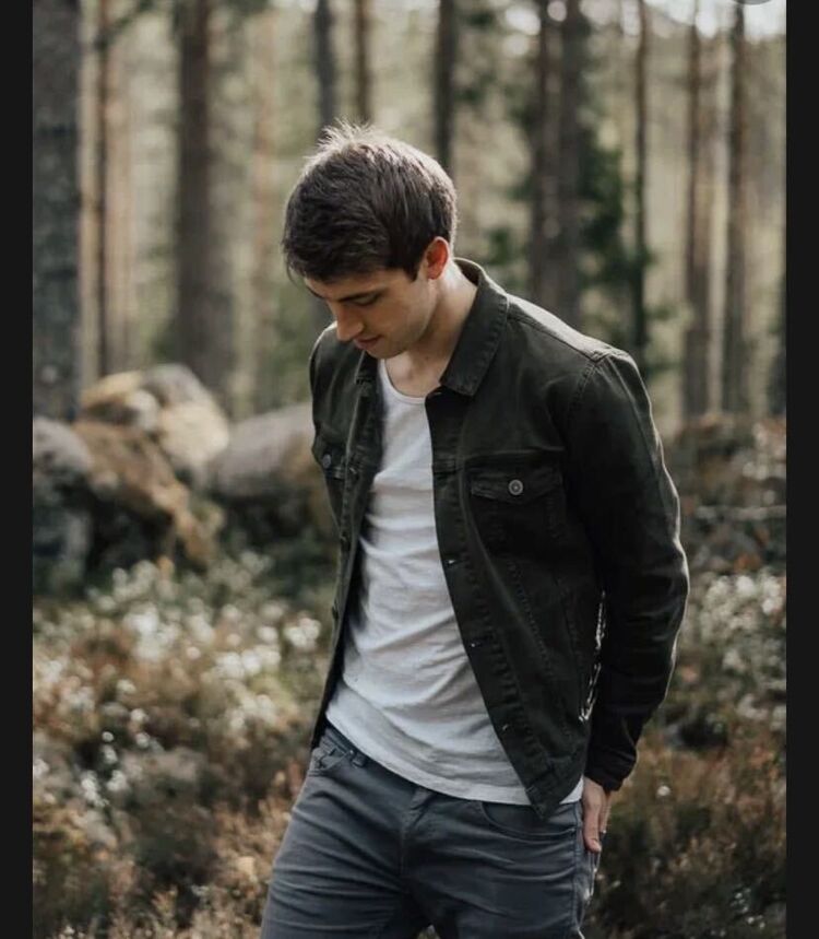  49717973  , 25 ,    Nepasice