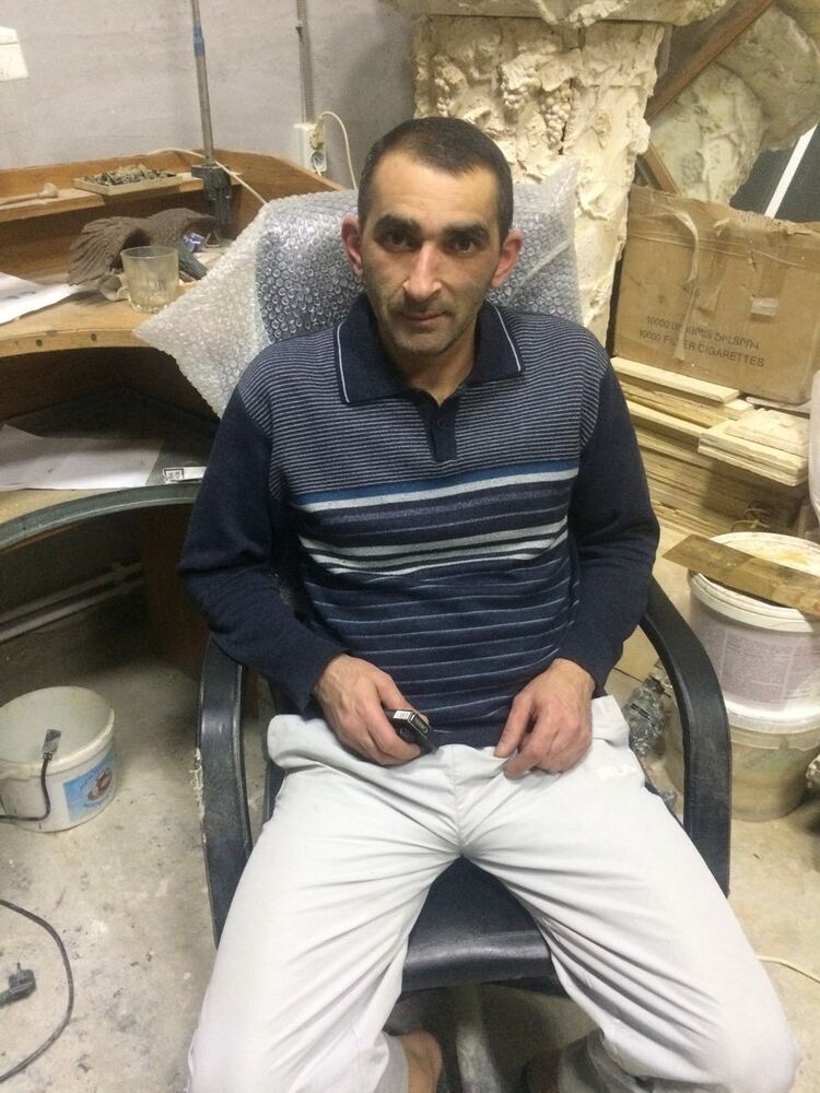  10928013  Artur, 44 ,    