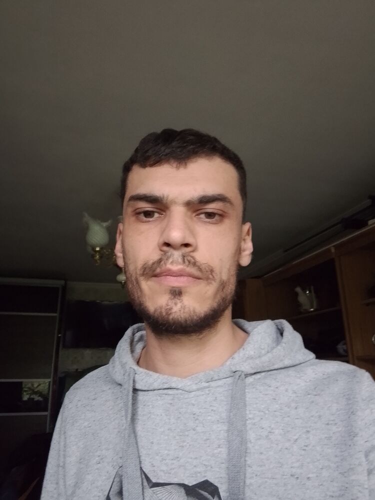  51488223  Robert, 28 ,    