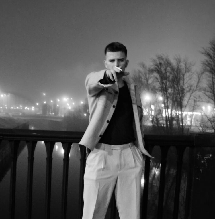  54434383  , 19 ,    -