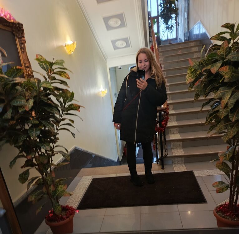  48437293  Elena, 27 ,    