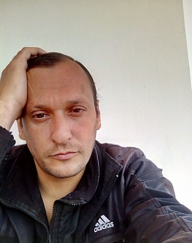  22125223  Edvard, 40 ,    