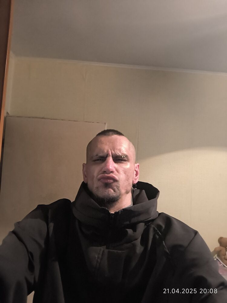  51056203  Artur, 34 ,    