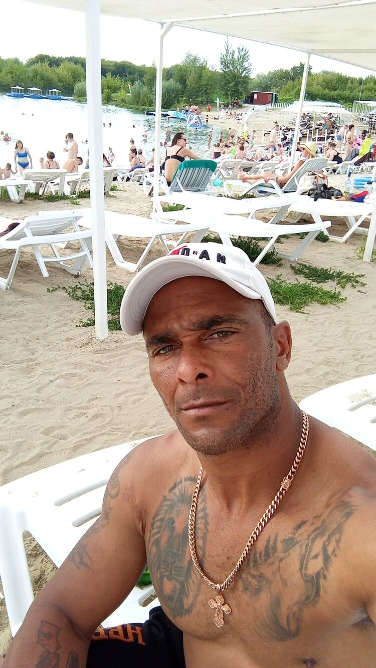  ,   Maykel, 42 ,   ,   