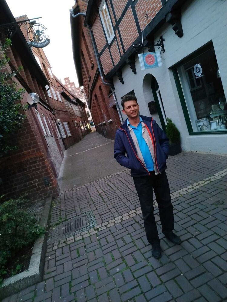  17899713  Andrej, 53 ,     