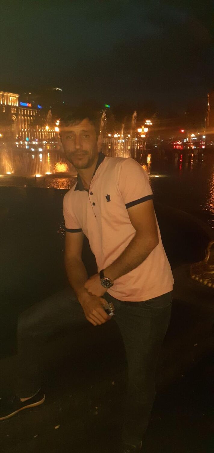  51133853  Artak, 37 ,    