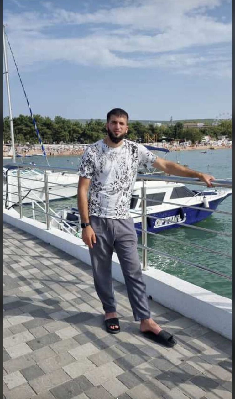  38940833  Rasul, 37 ,    -