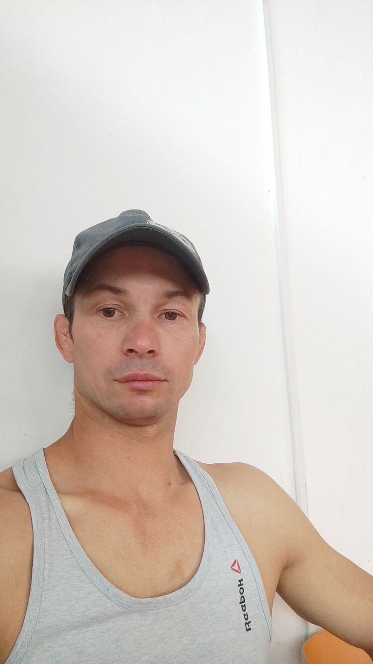  34917783  Eduard, 37 ,    